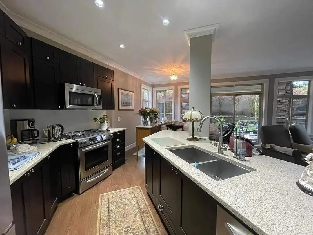 FINISHED! A nice fresh grey colour on this home's walls!