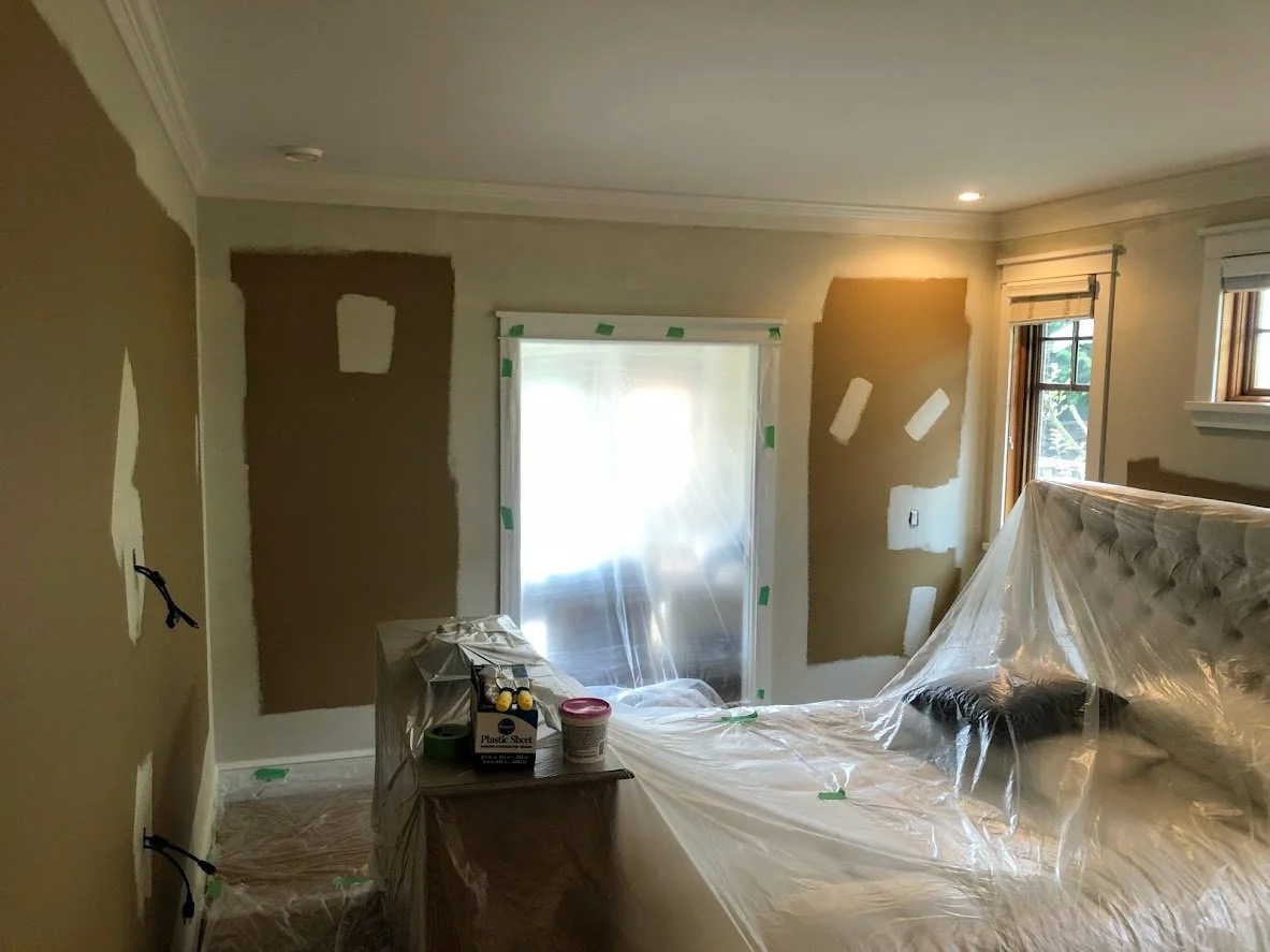 After we covered the floors and the furniture, we have cut in the walls and are now rolling out the first coat on the walls!