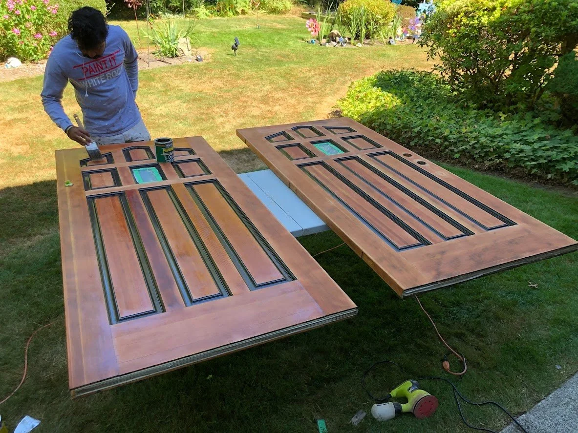 After sanding, after painting the slots, after staining the wood, now we're applying the top clear coat of polyurethane to help the stain last longer!
