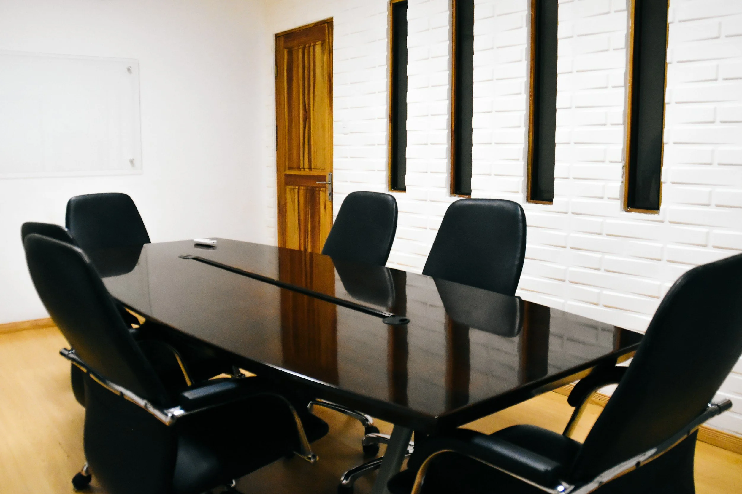 Private investigator consultation room for confidential client meetings in North Texas.