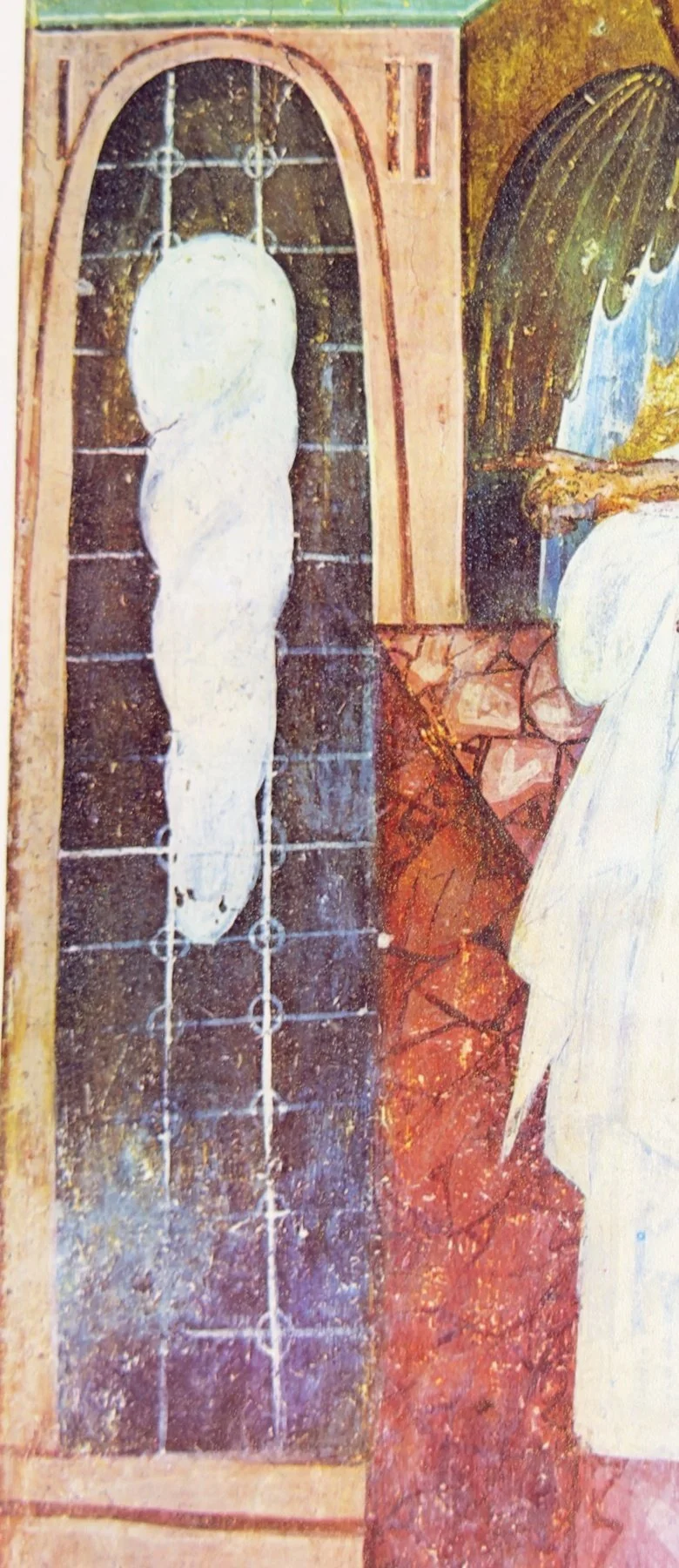 03-white-angel-tomb-detail.jpg