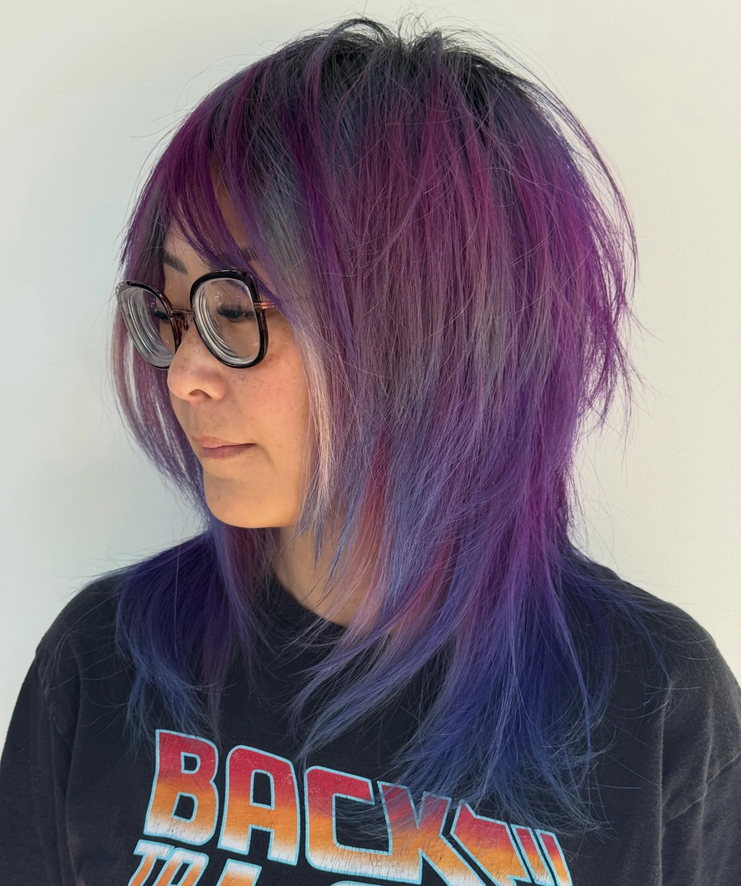 Danny crafted this GORGEOUS shag to bring out the depth of color already in her hair, and the results do not disappoint 💜

Danny&rsquo;s mastery in cutting really shows here ✂️ you can book with Danny by calling Bocz at 206-624-9134

✨Haircut by Dan