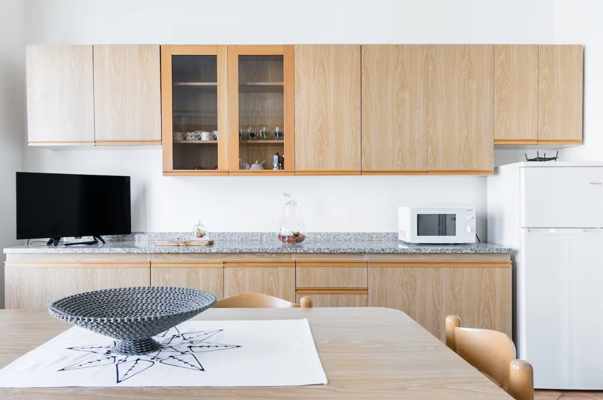 Kitchen and dining area at Casa Luce Tuscany, a welcoming apartment in Poggibonsi near Siena, San Gimignano and Chianti.