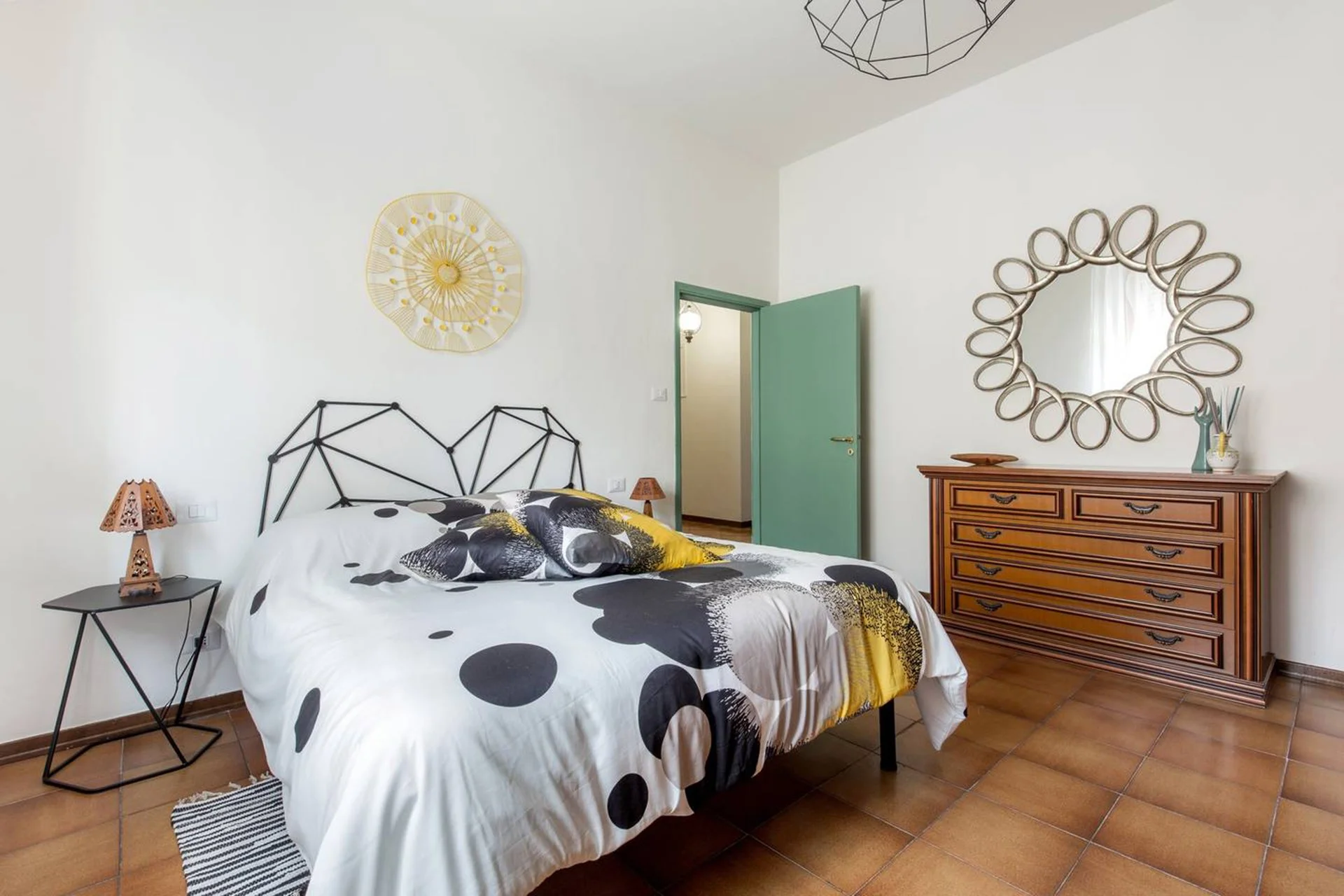 Double bedroom at Casa Luce Tuscany, a 2-bedroom apartment in Poggibonsi near Siena Eye Laser, Siena and San Gimignano.