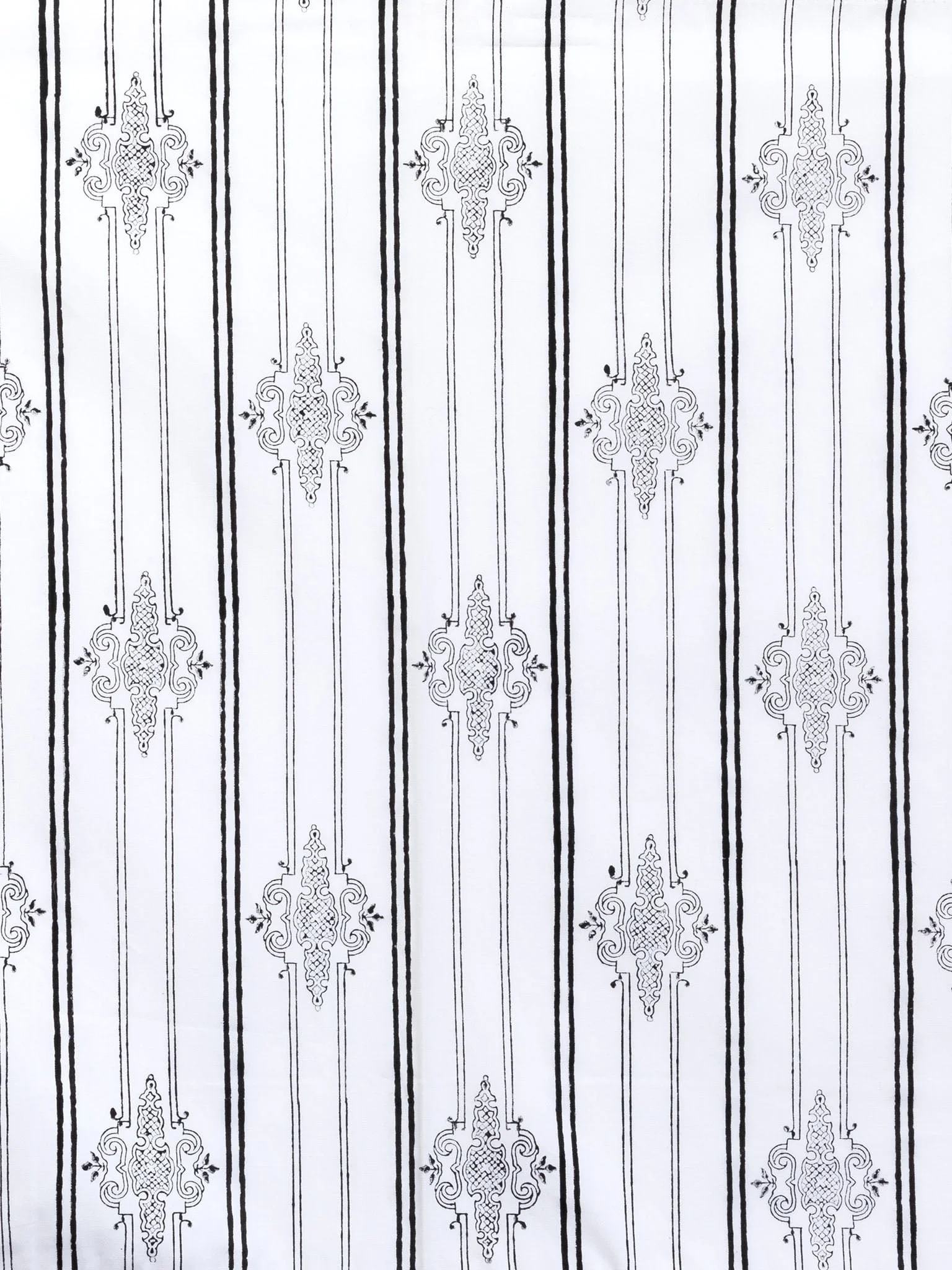 WHITE 24 | MB0875