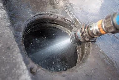 Water jet cleaning the inside of a pipe or sewer with a high-pressure hose