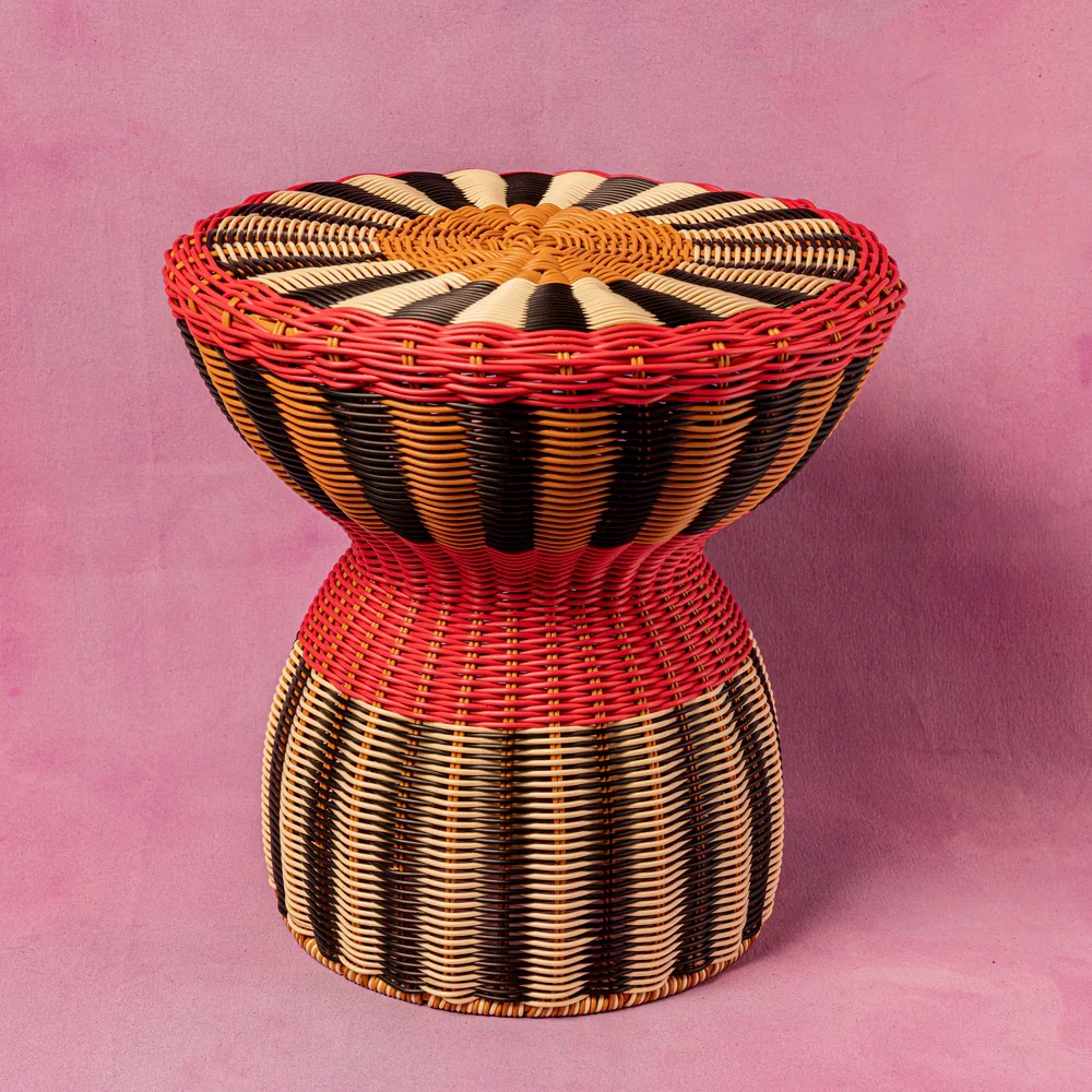 blackandcreamtabel.webp