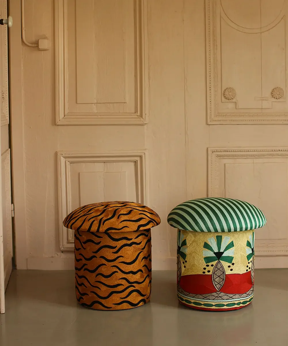 Paloma-Palm-Embroidered-Stool-doing-goods-1.40.15.011.060.5-aw25-2-web.webp