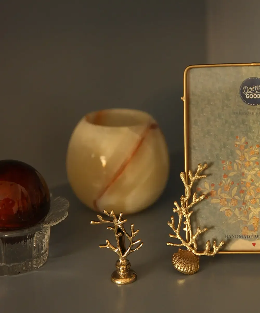 marie-coral-card-holder-doing-goods-1.20.40.024.926.3-ss25-2-web.jpg.webp