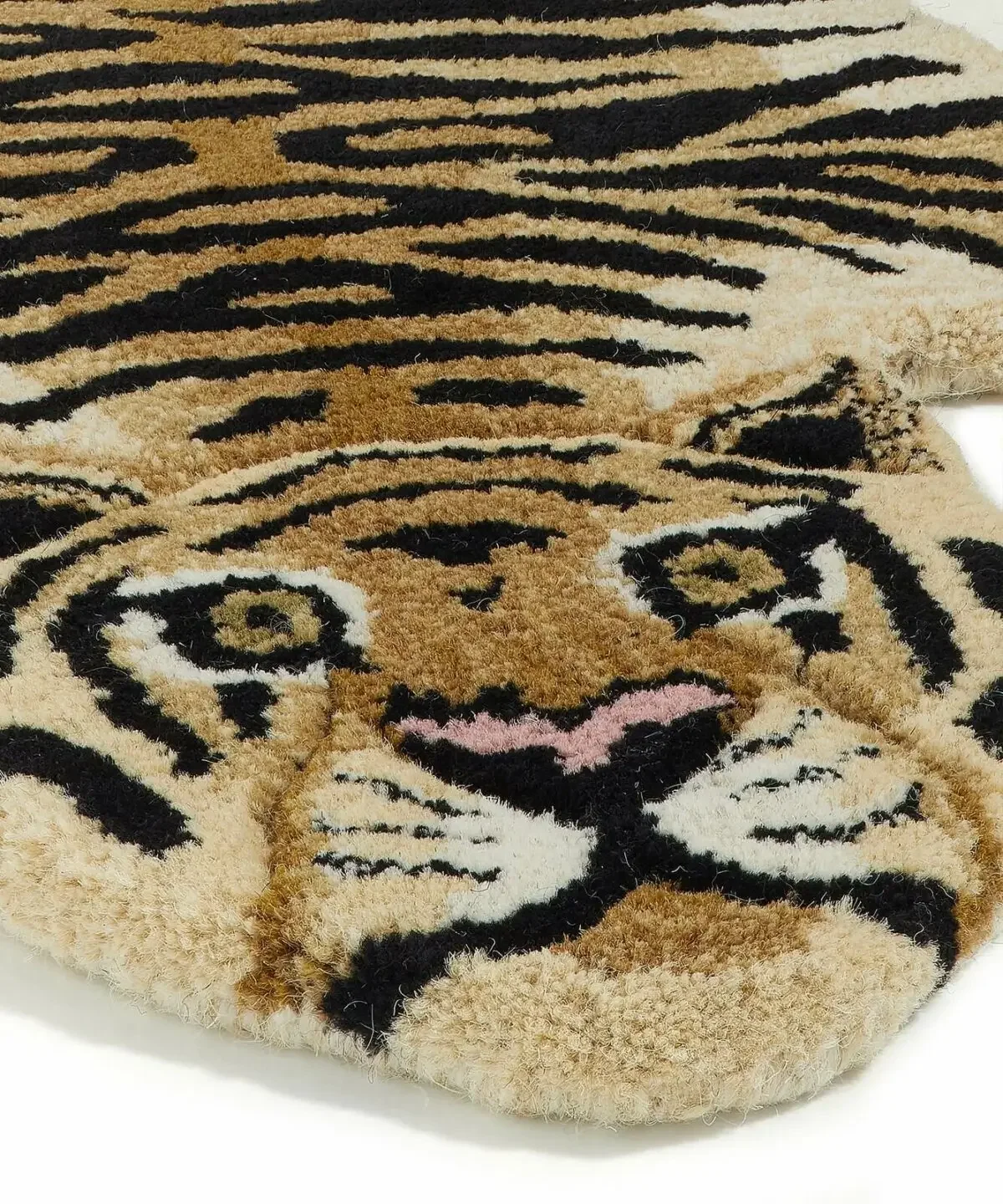 drowsy-tiger-rug-small-detail-doing-goods-1.45.10.004.700.3-white-web-1200x1440.webp