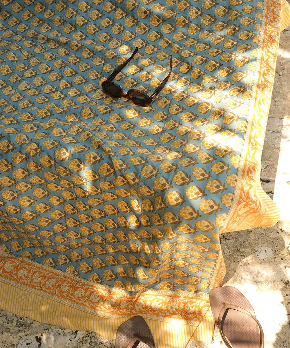 Blue-Emma-single-Throw-in-Tote-Bag-Doing-Goods-1.40.30.106.045.5-Summer26-1-web-1.webp