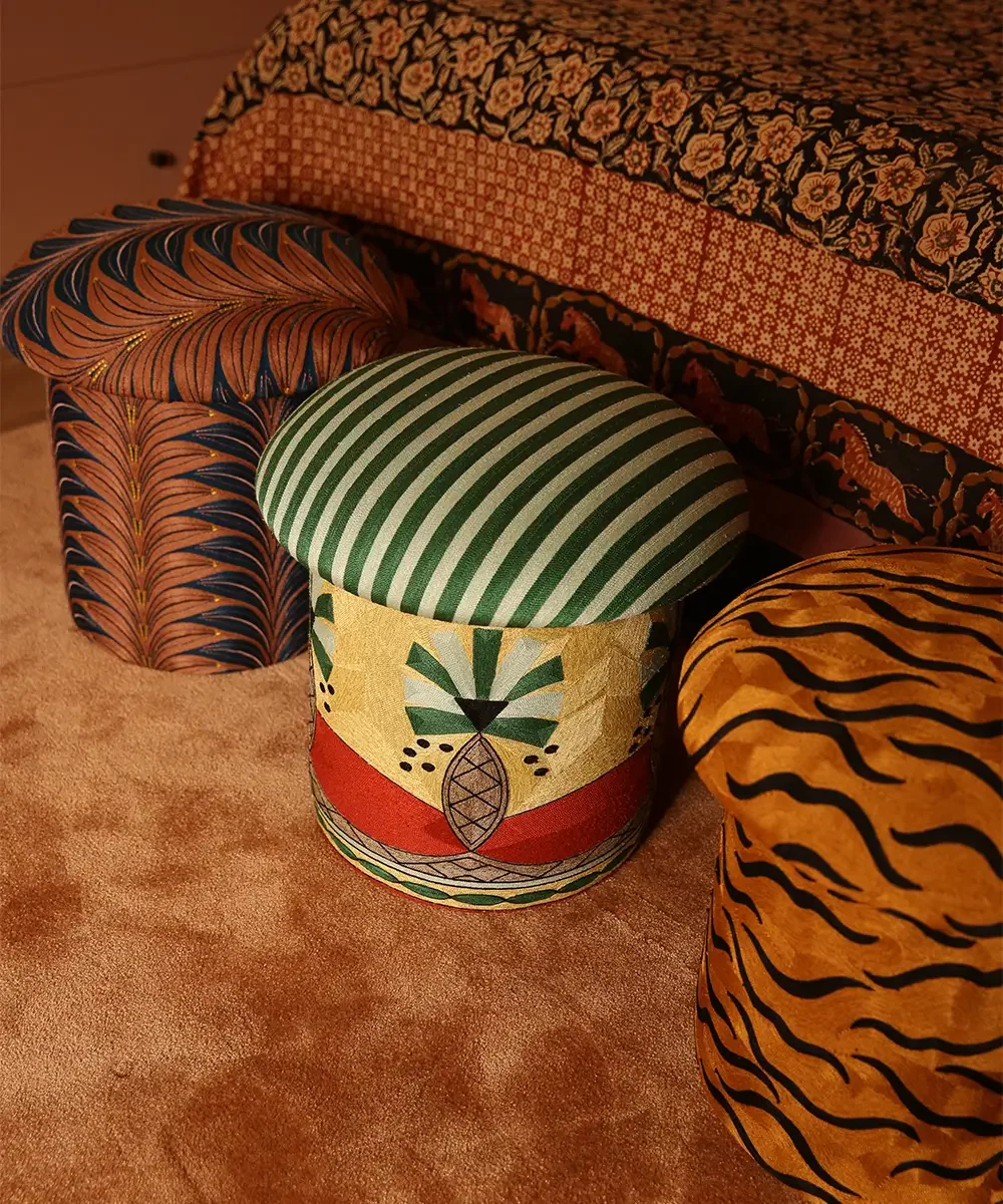Paloma-Palm-Embroidered-Stool-doing-goods-1.40.15.011.060.5-AW26-1-web.webp