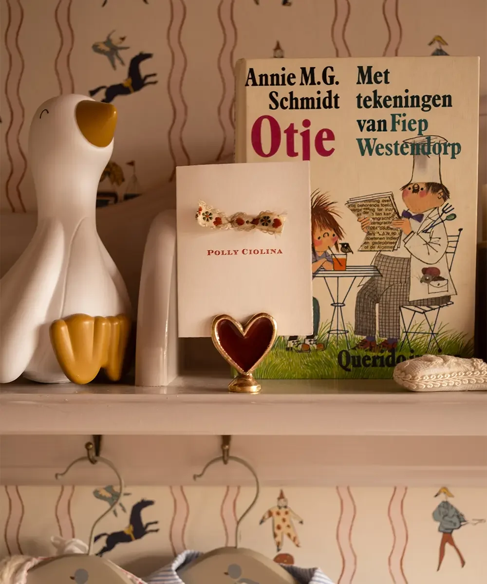 Pyar-Heart-Card-Holder-Doing-Goods-1.20.40.029.099.3-nursery-1-WEB.webp