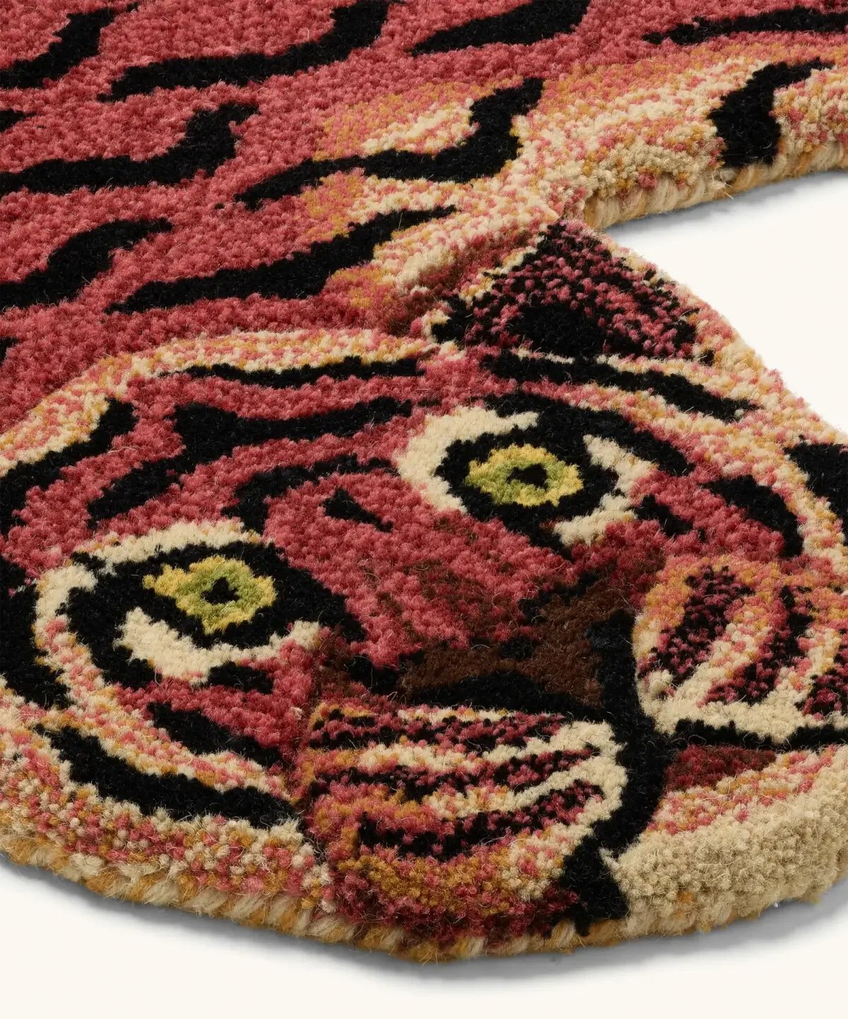 tula-wise-tiger-rug-small-doing-goods-1.45.10.095.200.3-off-white-detail-web-1-1200x1441.webp