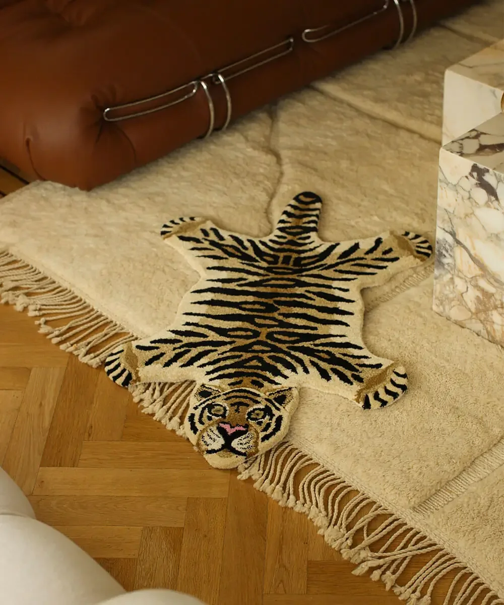 Drowsy-Tiger-Rug-Small-Doing-Goods-1.40.30.107.400.5-Gooisemannen-1-web.webp