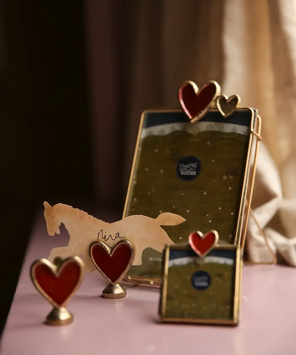 Pyar-Heart-Frame-Mini-Doing-Goods-1.20.12.052.923.1-aw24-1-web.webp
