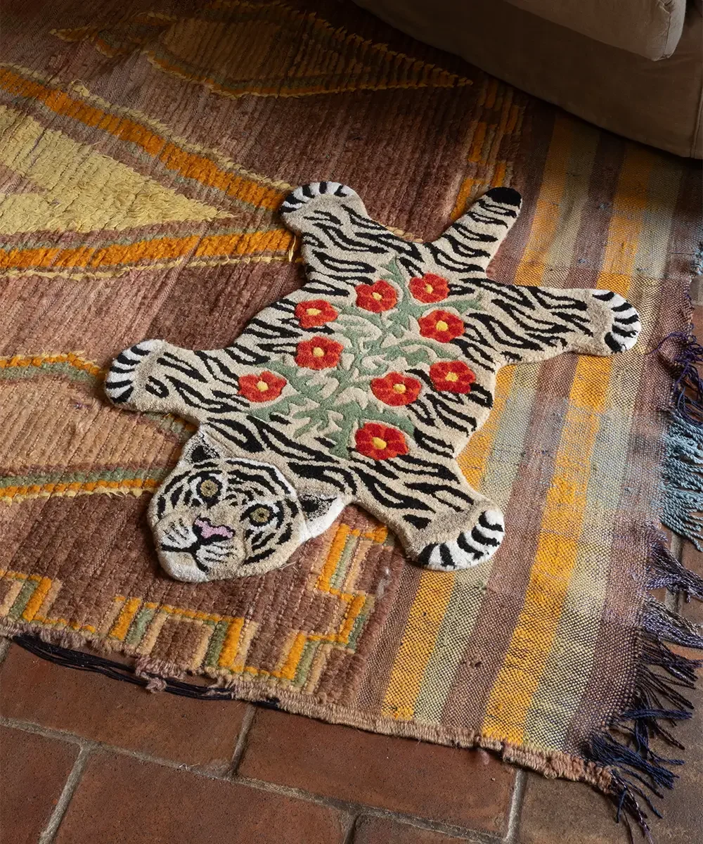 Floral-White-Tiger-Rug-Small-Doing-Goods-1.45.10.096.020.3-Summer24-web-5.webp