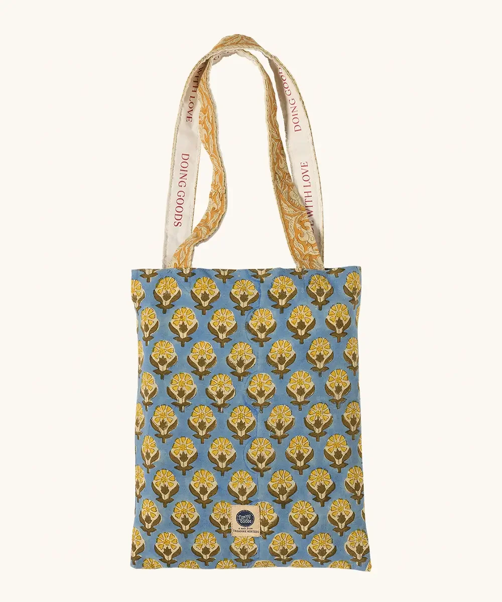 Blue-Emma-Double-Throw-in-Tote-Bag-Doing-Goods-1.40.30.106.045.5-Off-White-01-web-2-2.webp