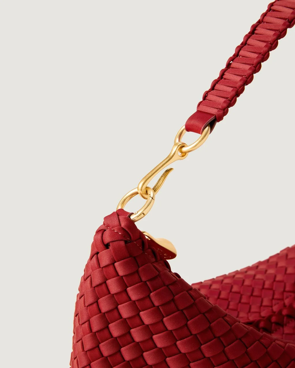 Porto_Small_Half-Moon_Solid_Rosso_SN41262LD_Detail.jpg