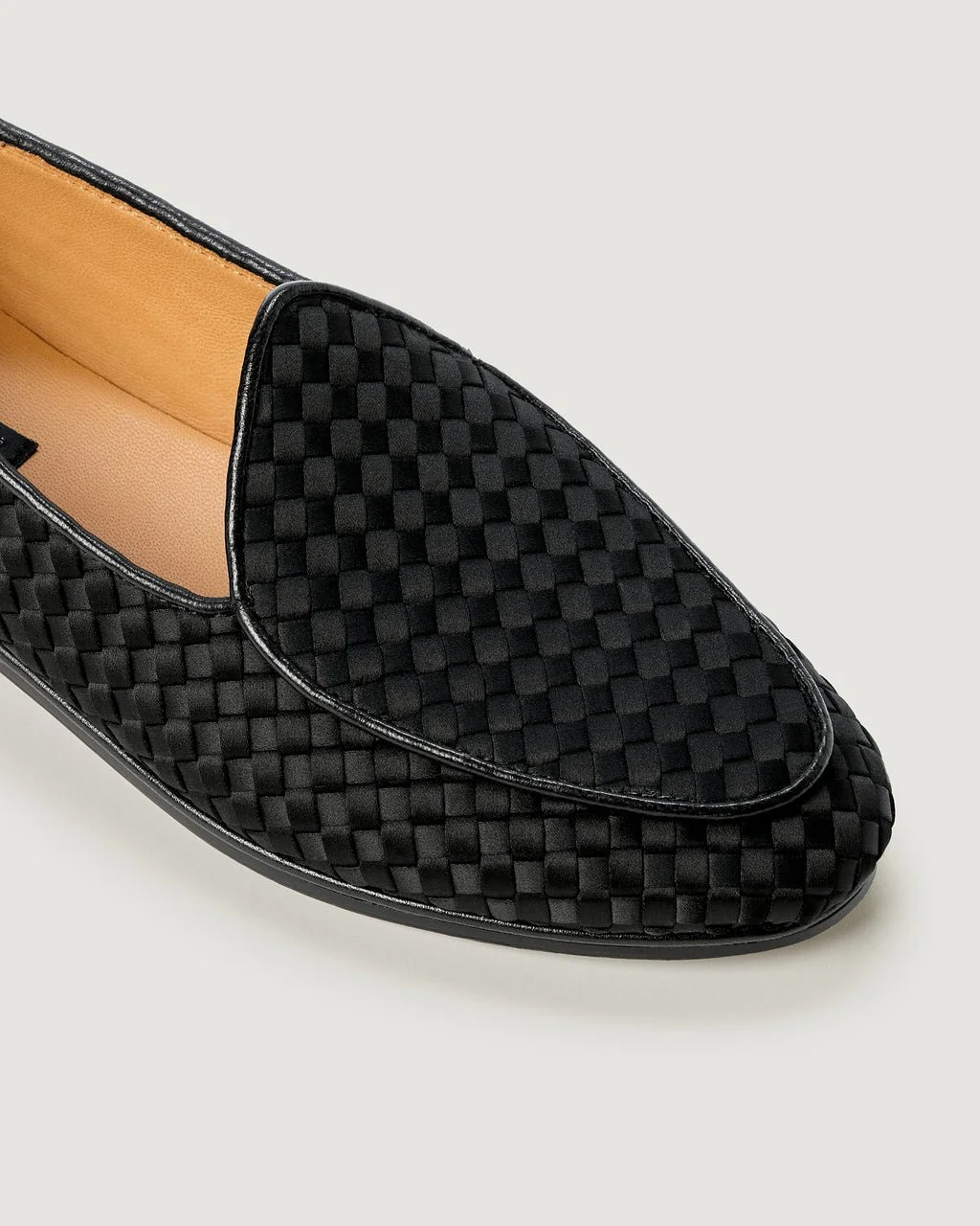 Lucca_Loafer_Satin_Onyx_NS98150NG_Detail_1.jpg