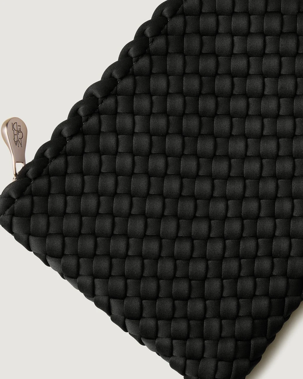 Mercer_Large_Bucket_Solid_Onyx_SN49174LD_Pouch.jpg