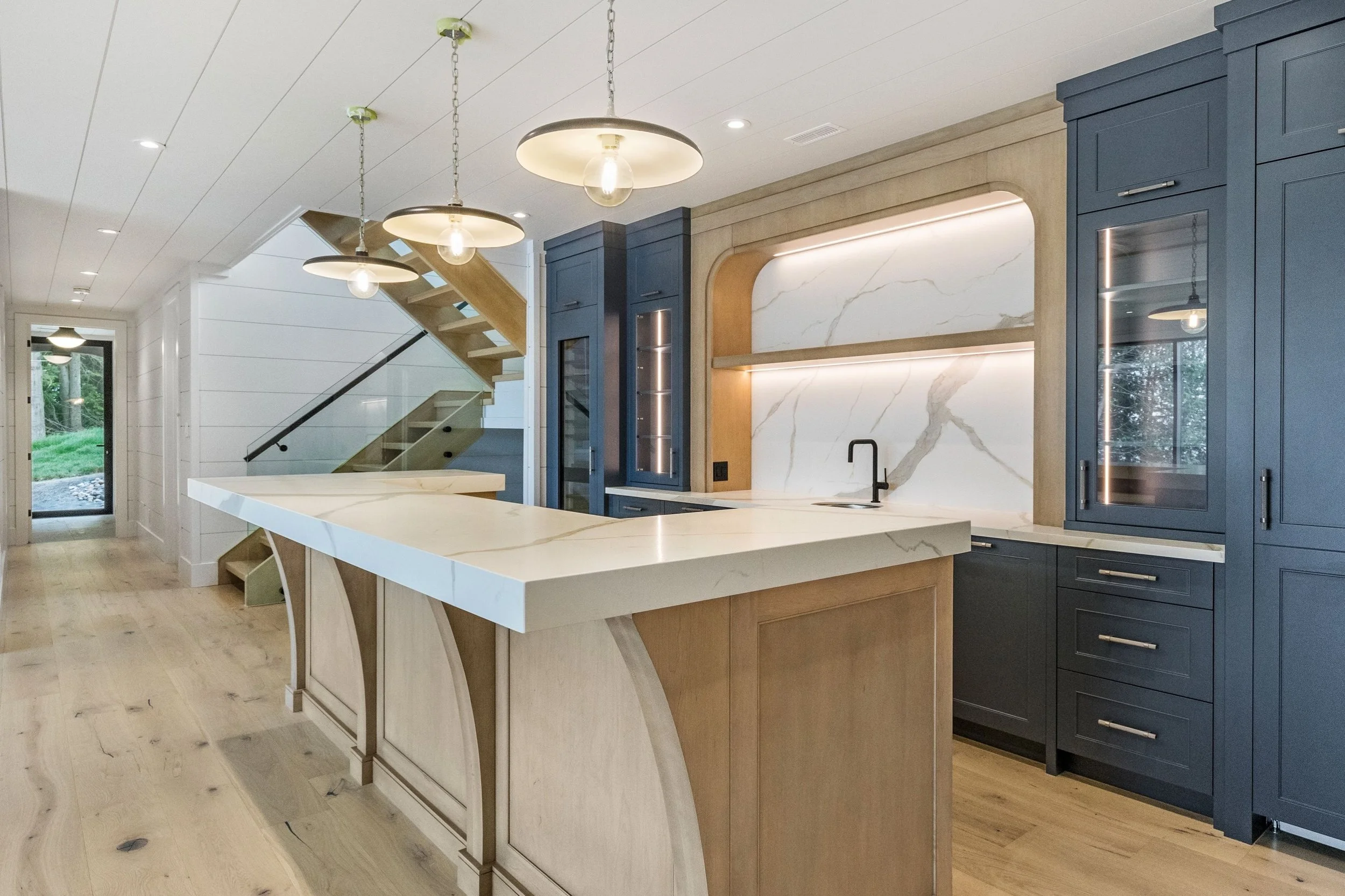 🍸🍺 Pour. Mix. Serve. Enjoy 🍷🥃

This elegant wet bar is located on a walkout lower level at a beautiful Muskoka cottage, making it the go-to serving and beverage zone when hanging outdoors by the lake. 

#redefineyourlivingspace #surroundingsbymar