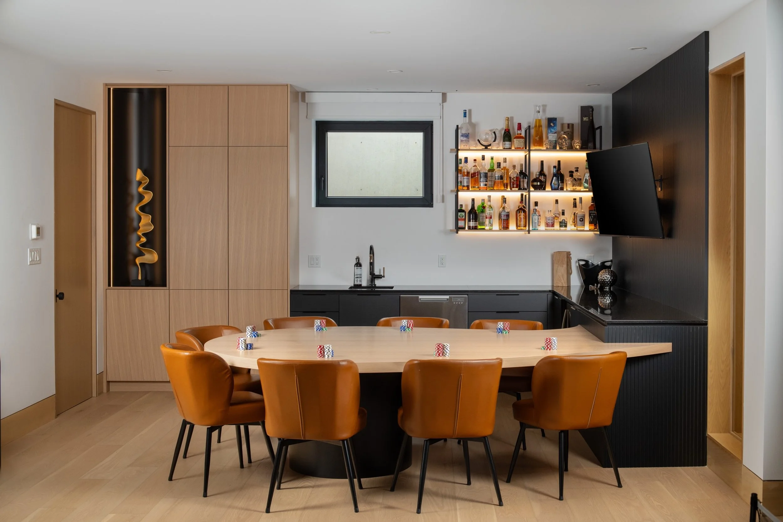 See you for Poker night? &clubs;️&hearts;️🃏&diams;️&spades;️

Design by Surroundings by Mary Arthur in collaboration with @martinjeskocustomcabinetry 

📸 @thisisarc 

#redefineyourlivingspace #surroundingsbymaryarthur
