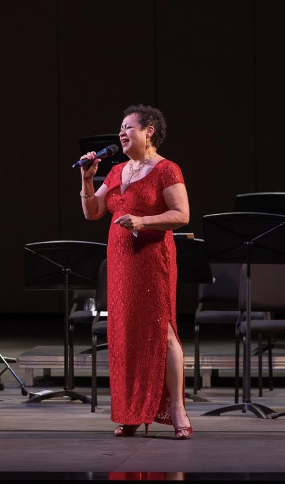 mardra_thomas_live_555x942.jpg
