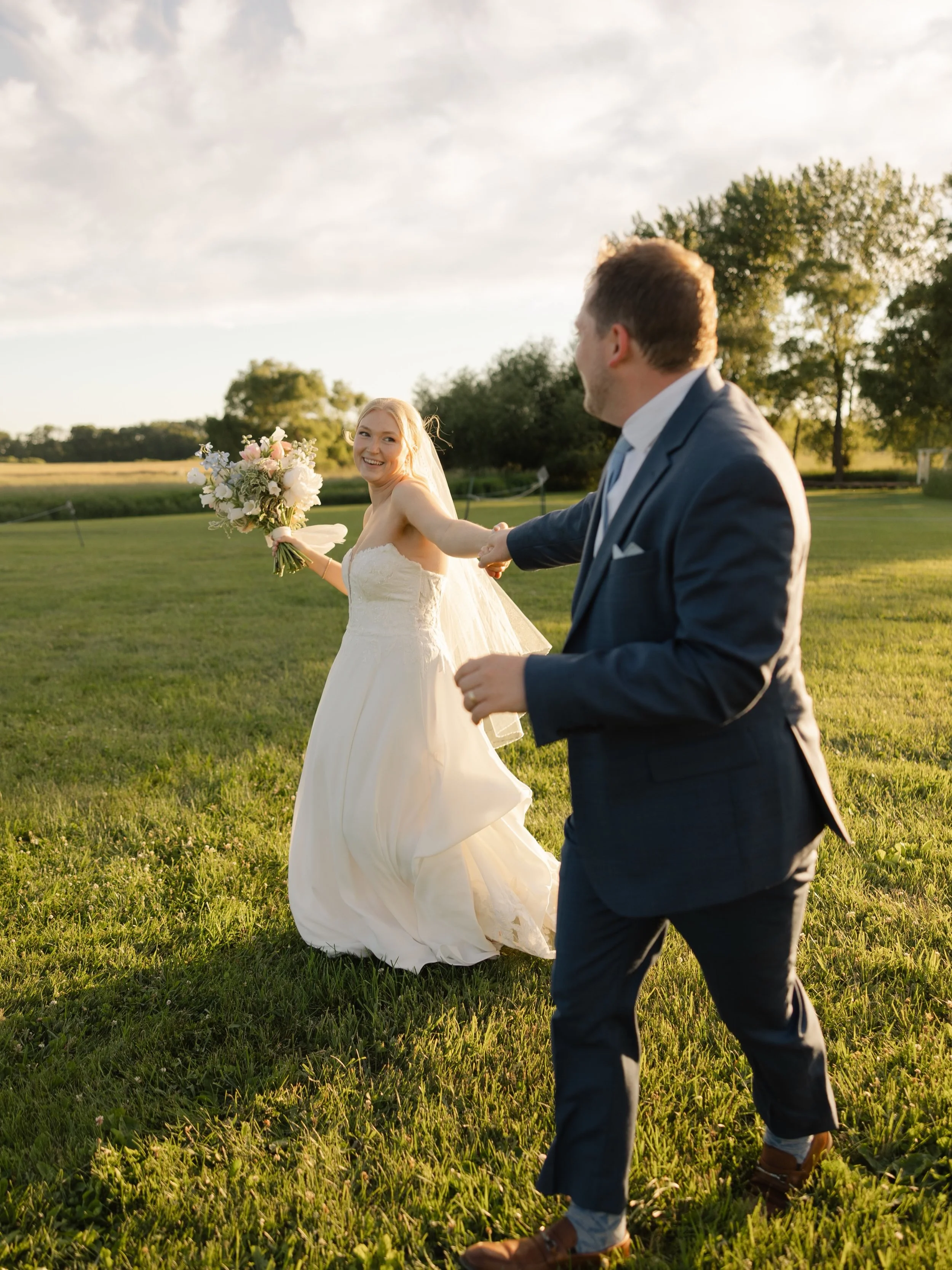 That Mr and Mrs feeling🤍✨ 

Congratulations Aaron and Paige!!! I love your joy being together🤗

Venue: @thecottagefarmhouse 
Photo: @catiehadro 
Video: @chrisrinehartproductions 
Floral: @petalandposy.mn 
DJ: @trustworthymusic