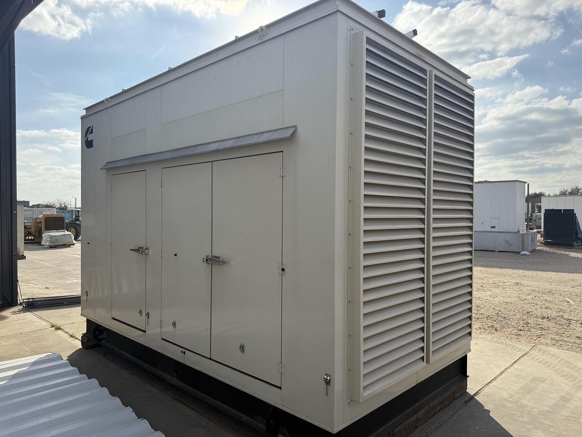 5large-used-2015-cummins-500-gfgb-stationary-generator.jpg