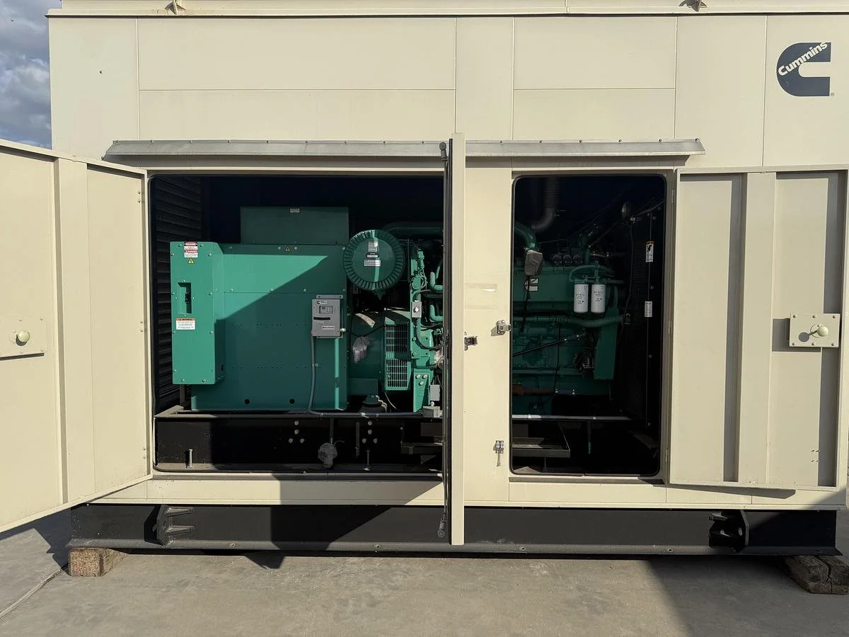 8large-used-2015-cummins-500-gfgb-stationary-generator.jpg