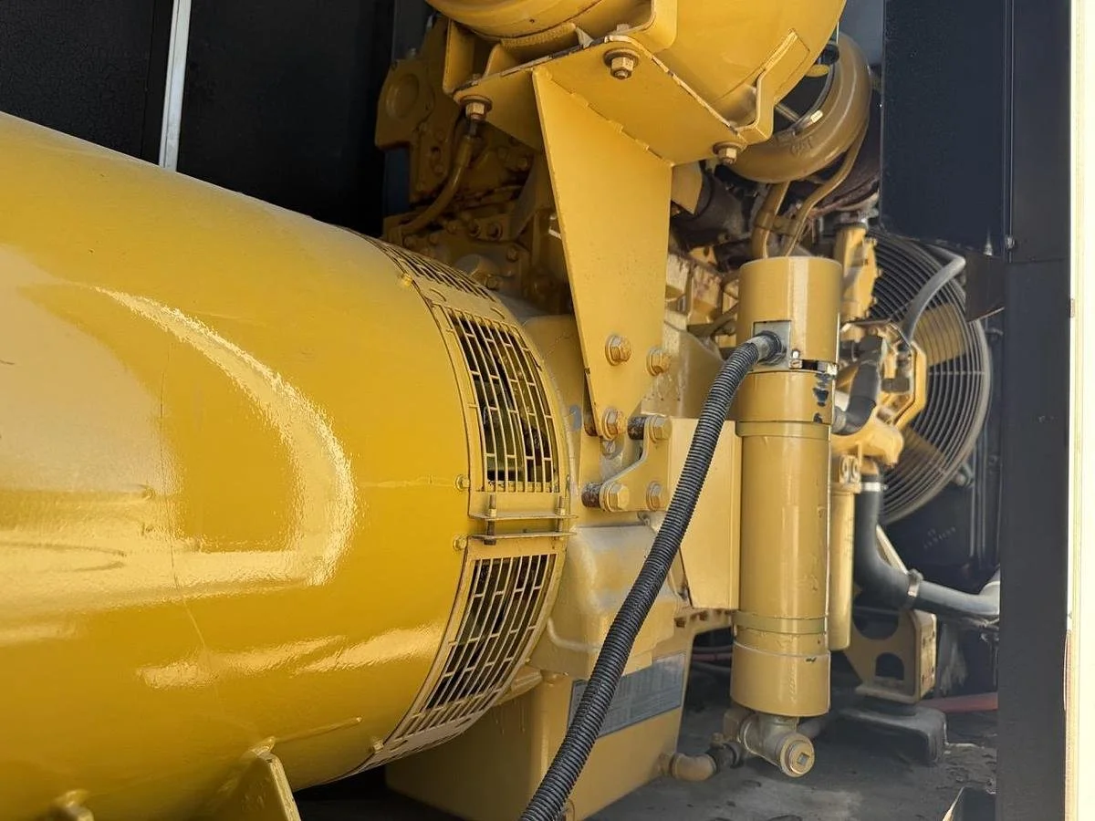 15-large-used-2002-caterpillar-xq-300-diesel-generator.jpg