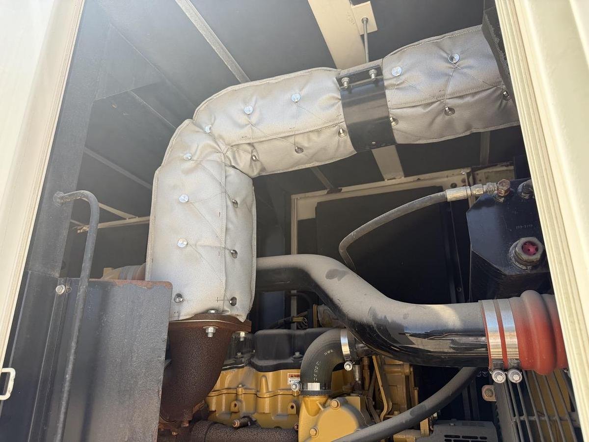 17-large-used-2002-caterpillar-xq-300-diesel-generator.jpg
