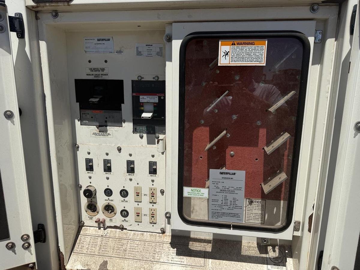 8-large-used-2002-caterpillar-xq-300-diesel-generator.jpg