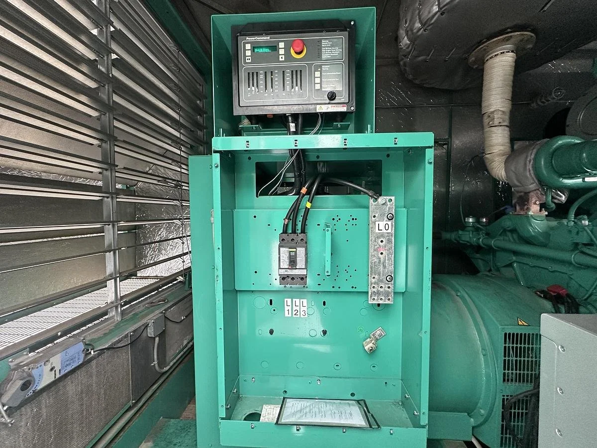 2-large-used-2011-cummins-500-gfga-stationary-generator-set.jpg