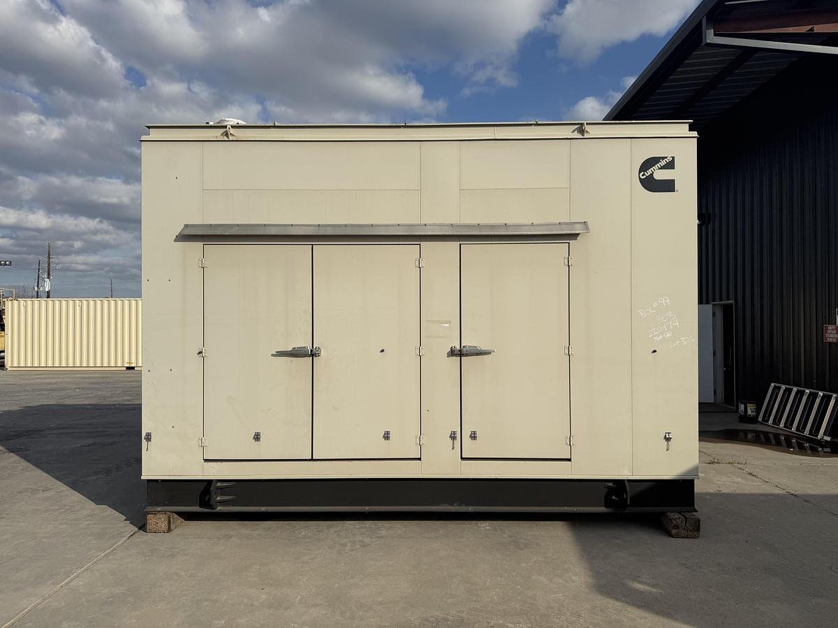 large-used-2015-cummins-500-gfgb-stationary-generator.jpg