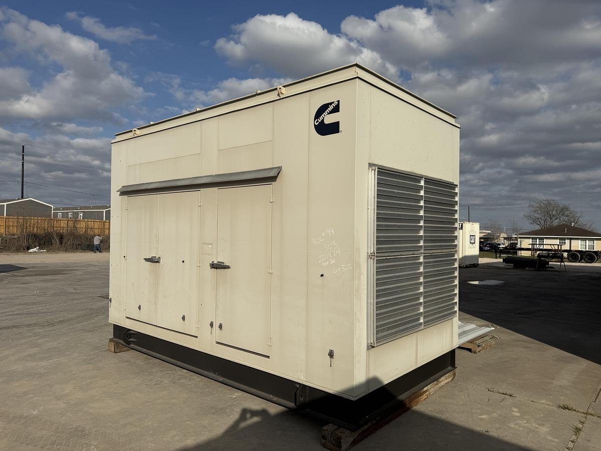 1large-used-2015-cummins-500-gfgb-stationary-generator.jpg