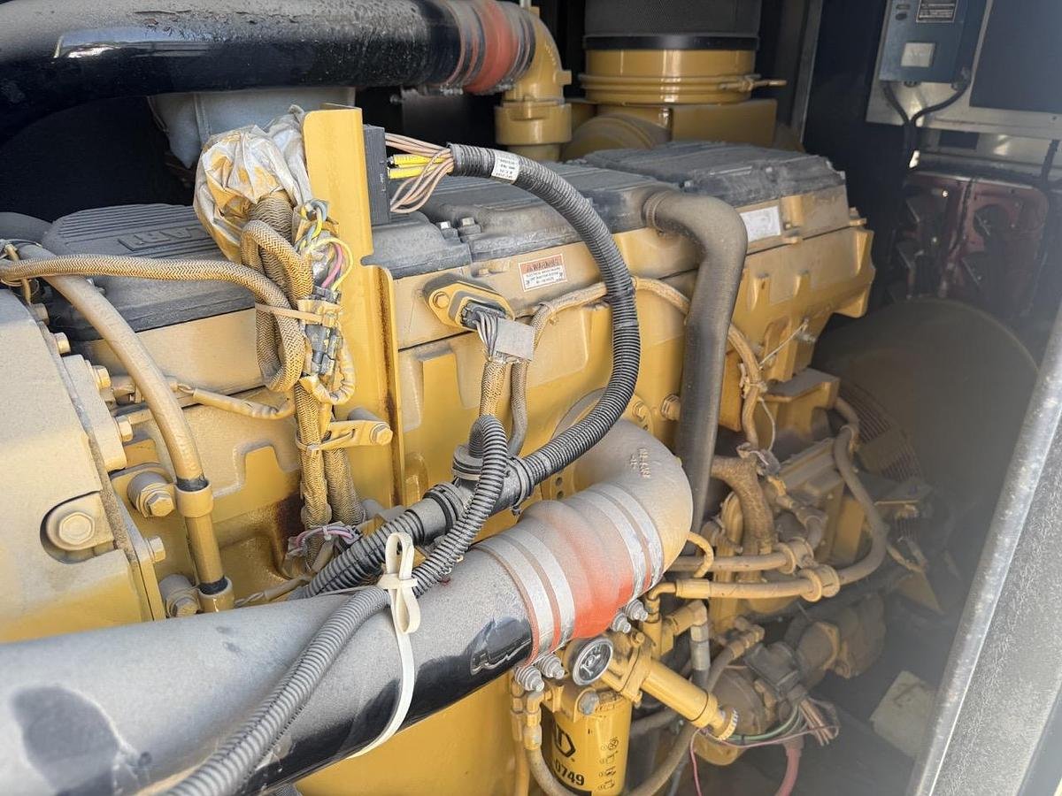 21-large-used-2002-caterpillar-xq-300-diesel-generator.jpg