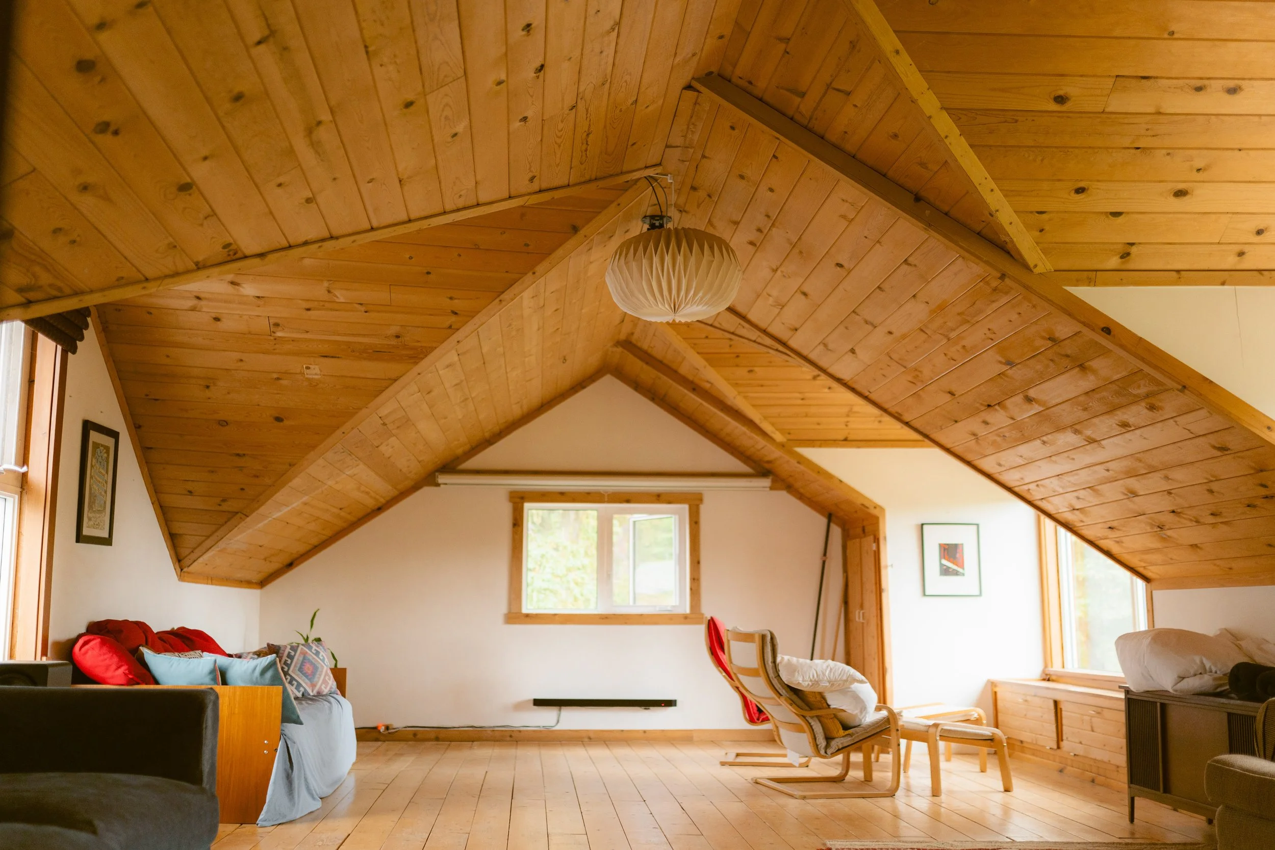 07I_Atlin_Lodge_Interior.jpg.jpg