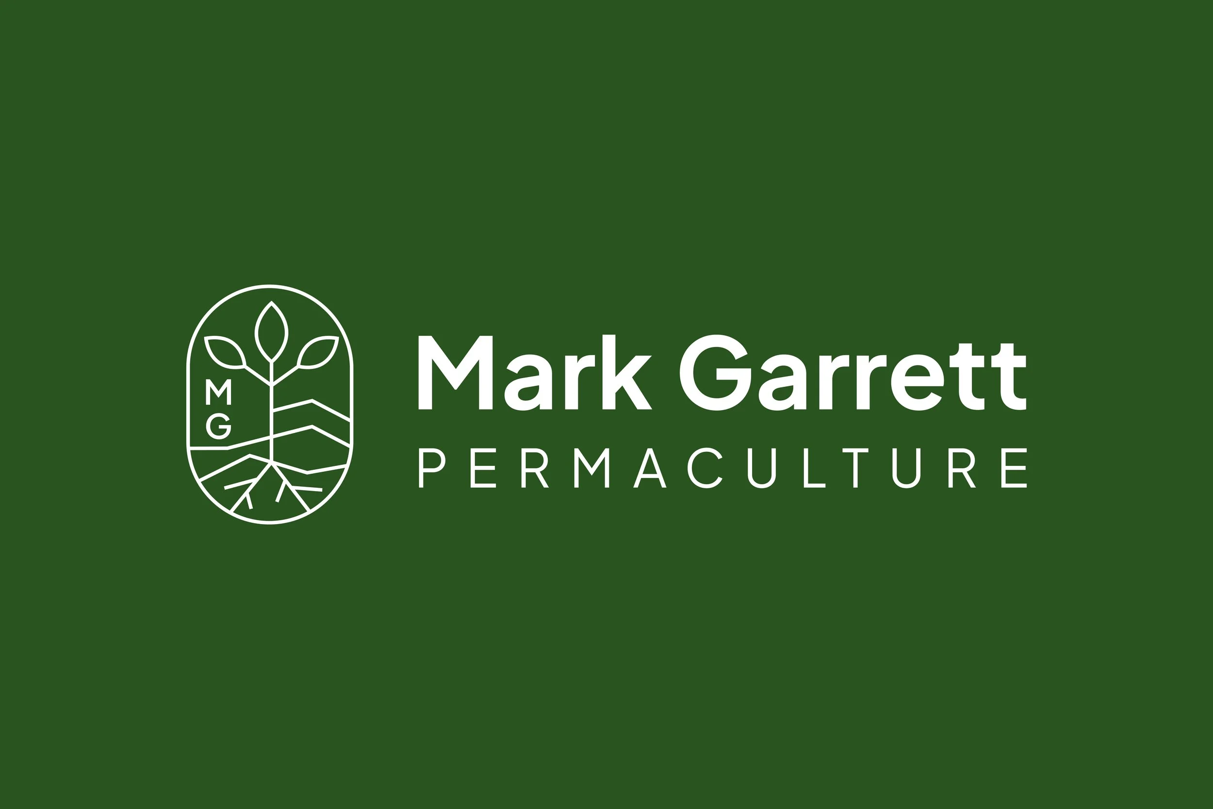 Grüner Hintergrund mit weißem Logo und Text: Mark Garrett Permaculture, begleitet von einem stilisierten Baum-Symbol mit den Initialen MG.