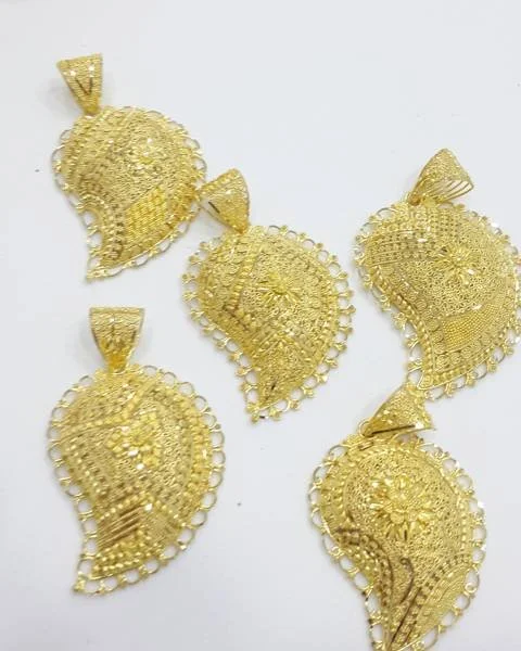 07-Pendants-gold-jewellery.jpg