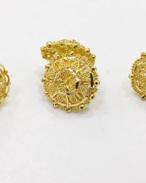 08-Earrings-gold-jewellery.jpg