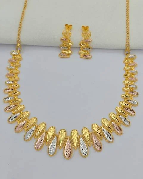 01-Necklaces-gold-jewellery.jpg