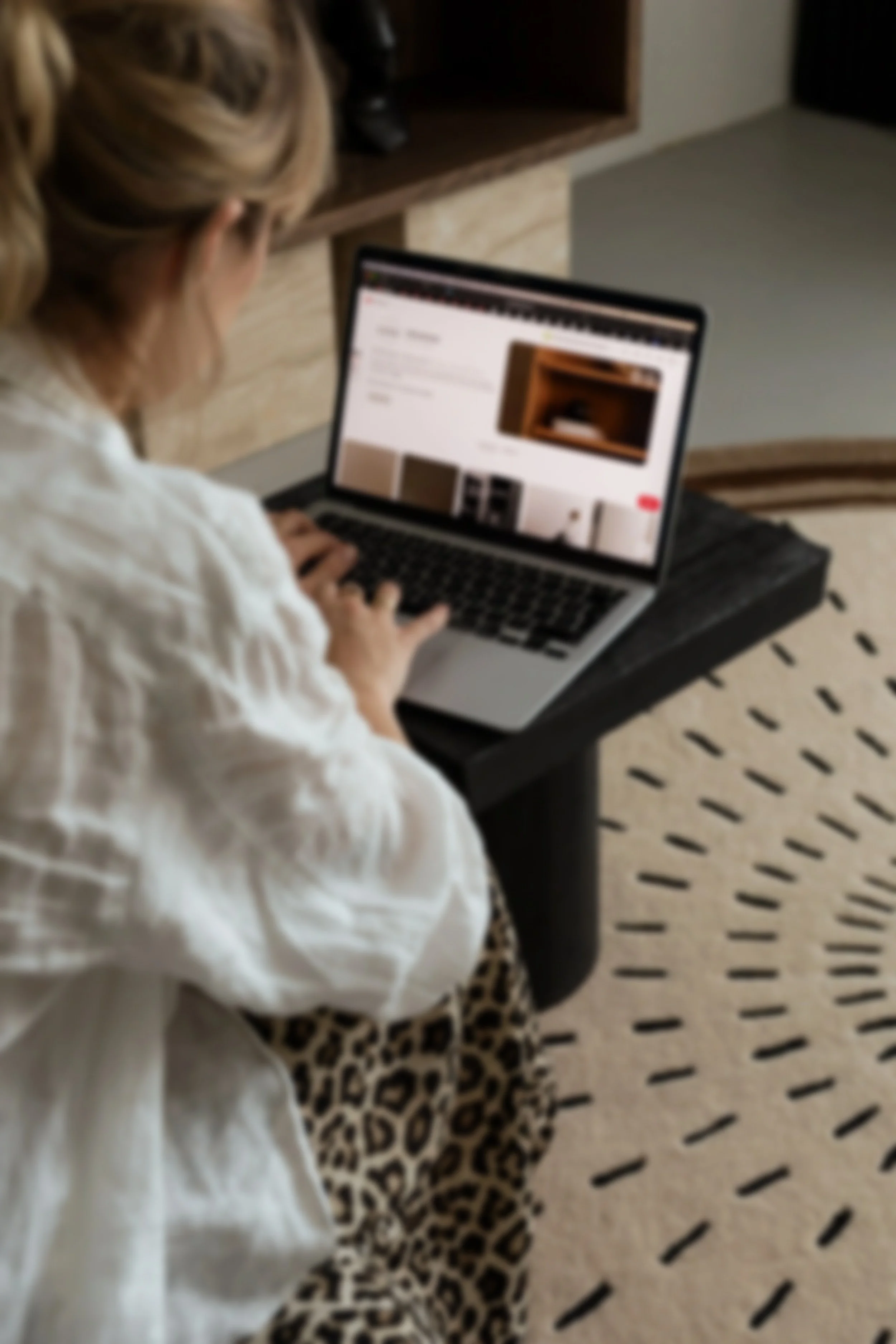 kaboompics_woman-working-on-laptop-in-stylish-home-interior-43374.jpg