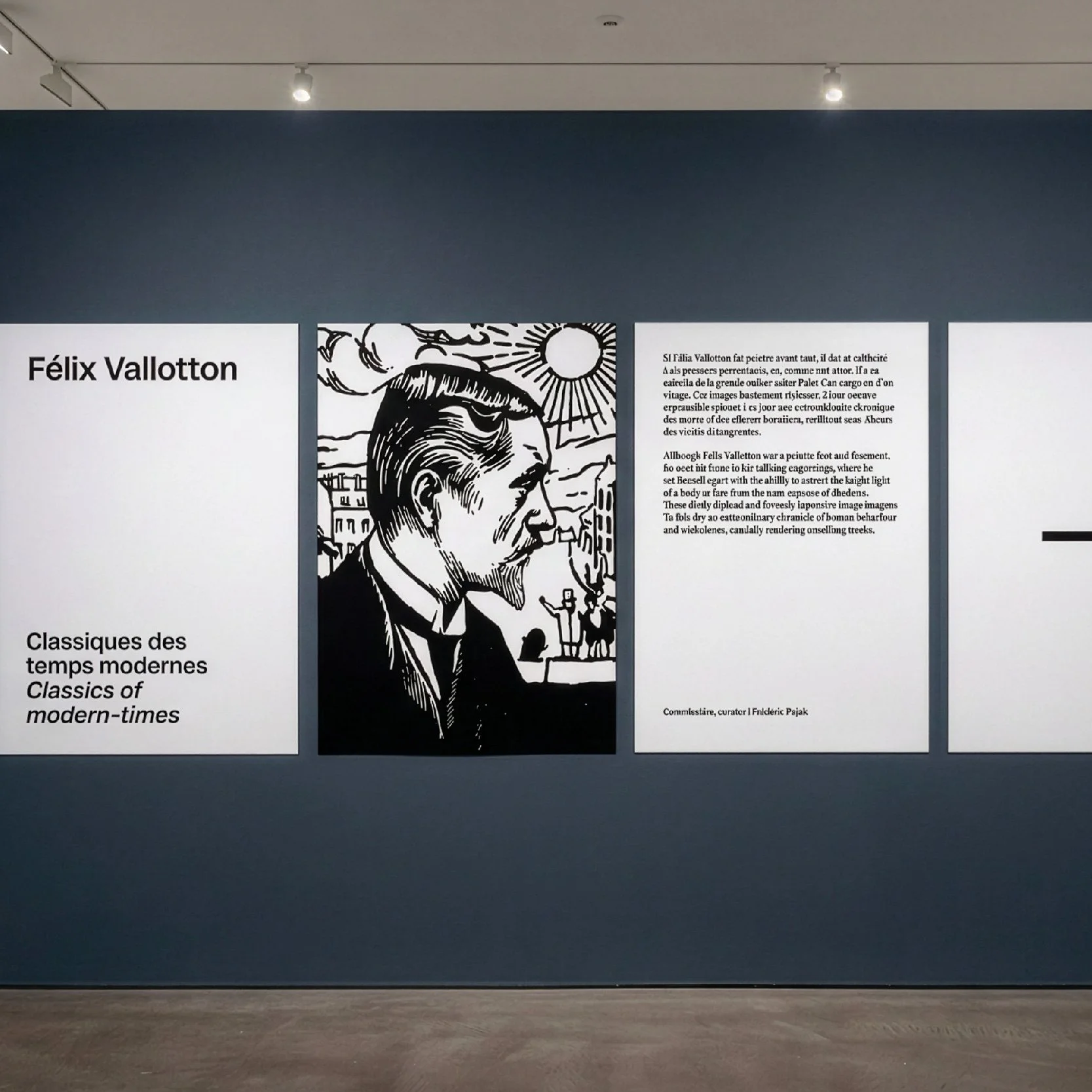 Salle d'exposition aux murs bleu sombre, panneaux de médiation sur Félix Vallotton avec portrait, texte bilingue et signalétique murale
