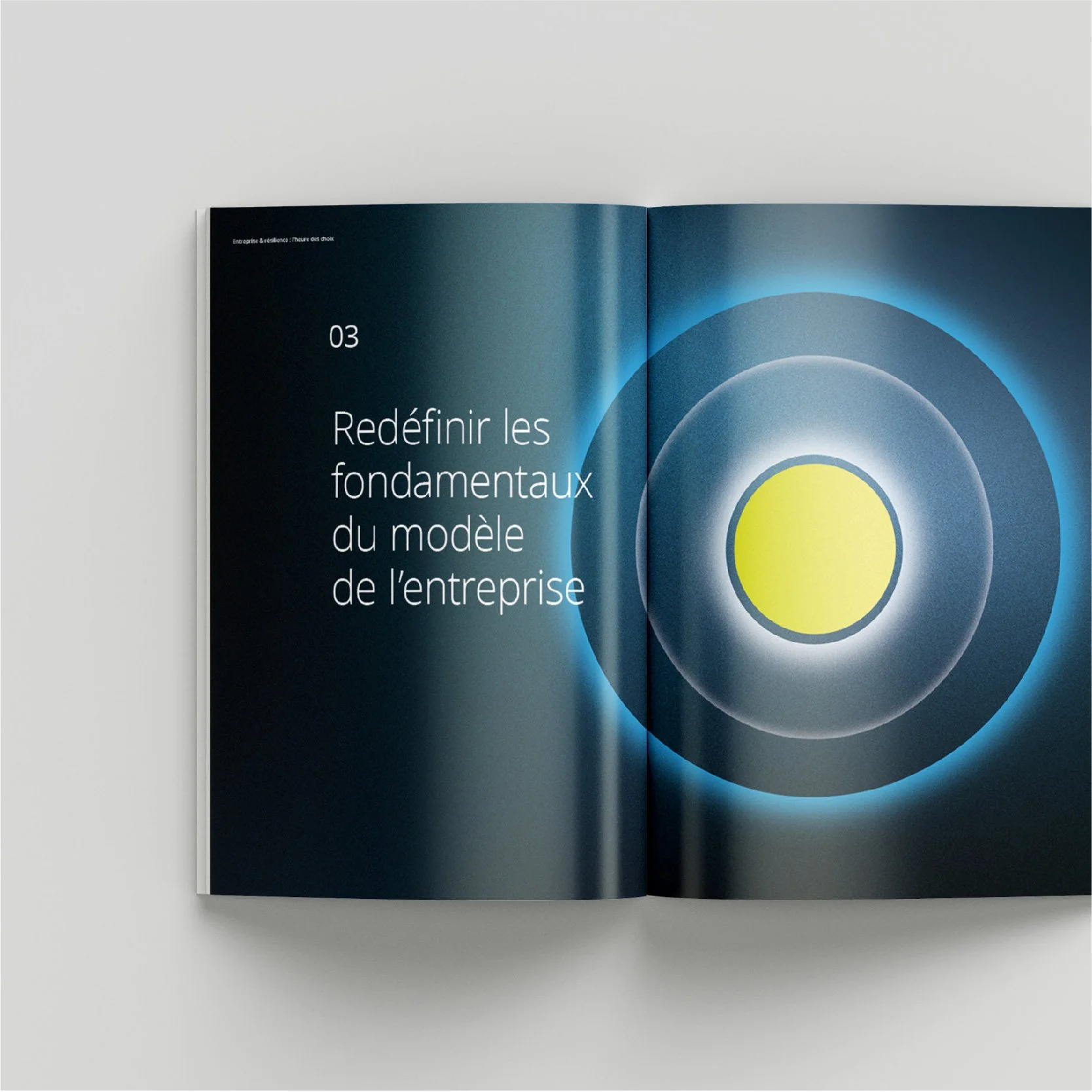 Double page d'ouverture du chapitre 03 « Redéfinir les fondamentaux du modèle de l'entreprise », cercles concentriques bleus et disque jaune