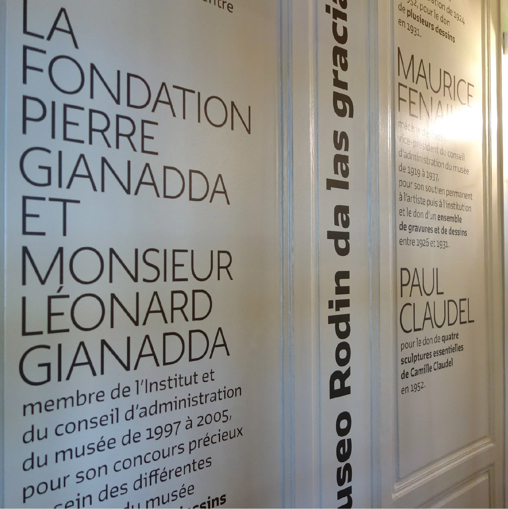 Mur de remerciements aux mécènes du Musée Rodin, grande typographie, Fondation Pierre Gianadda, Maurice Fenaille et Paul Claudel