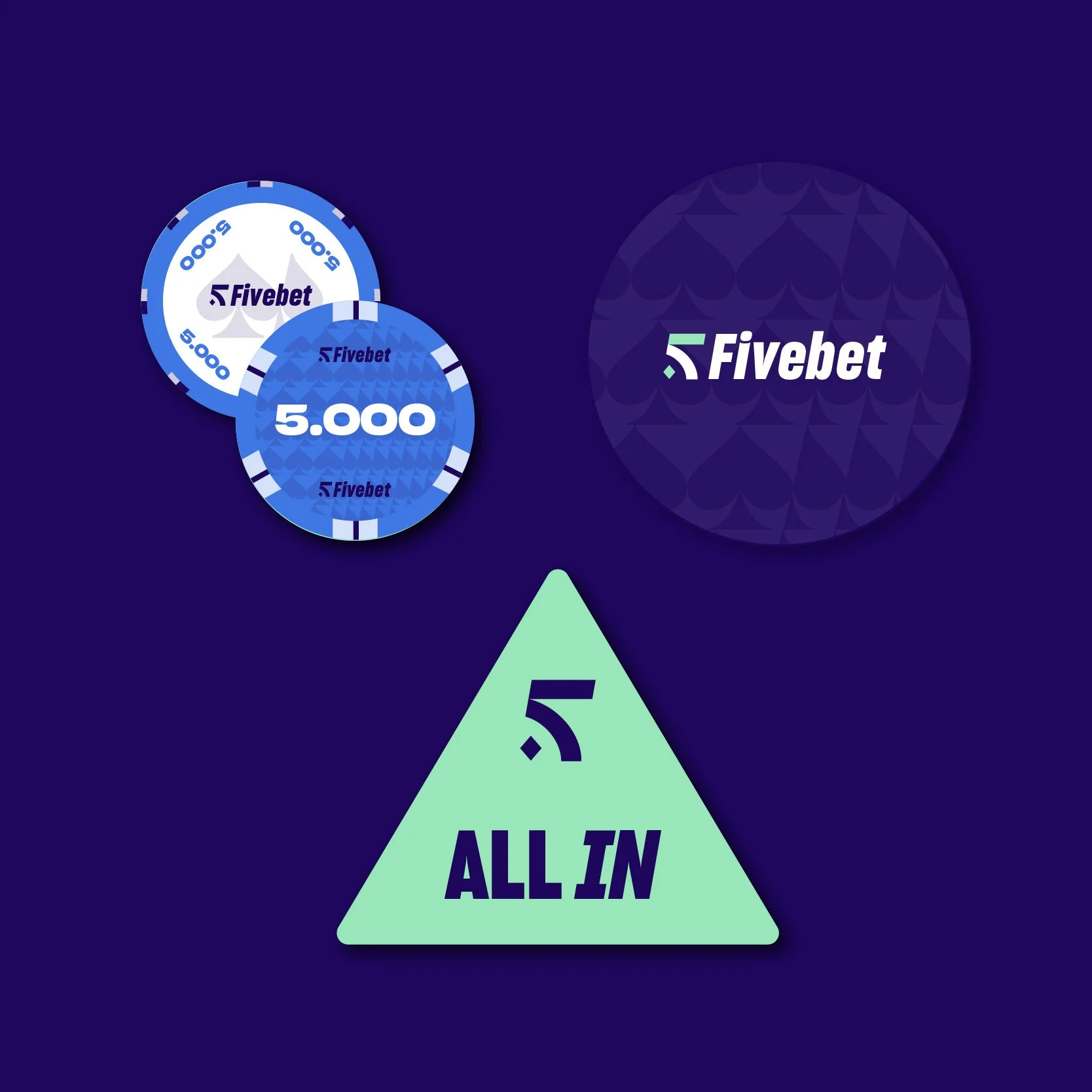 Image de jetons de poker à l'effigie de Fivebet et un symbole de poker, avec un panneau indiquant 'A' et du texte 'ALL IN'