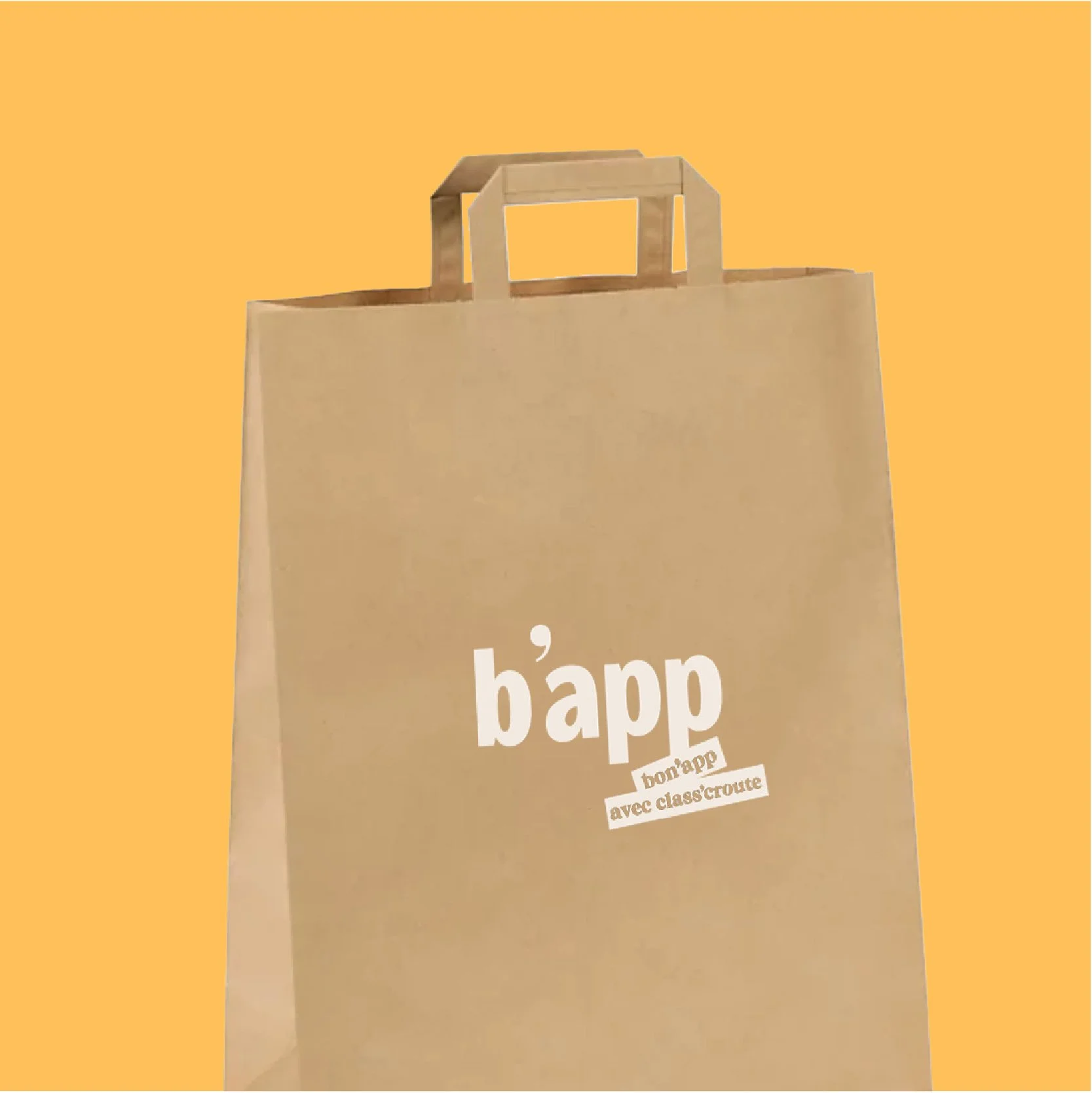 Sac en papier kraft imprimé du logo b'app sur fond jaune, packaging de la marque