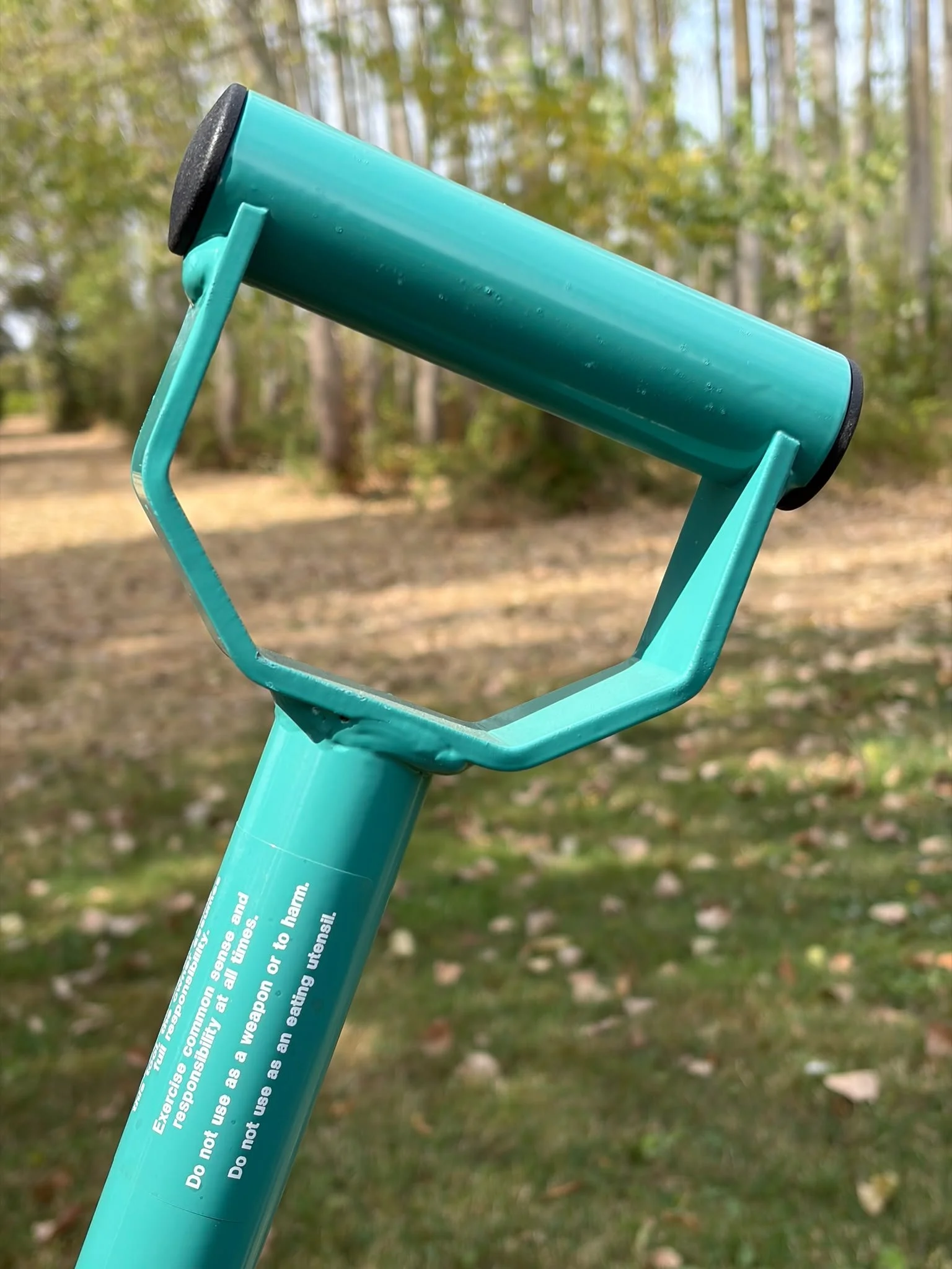 Close-up of the MudSlice spades Shaped d-handle which has been unique lydesigned for maximum strength.